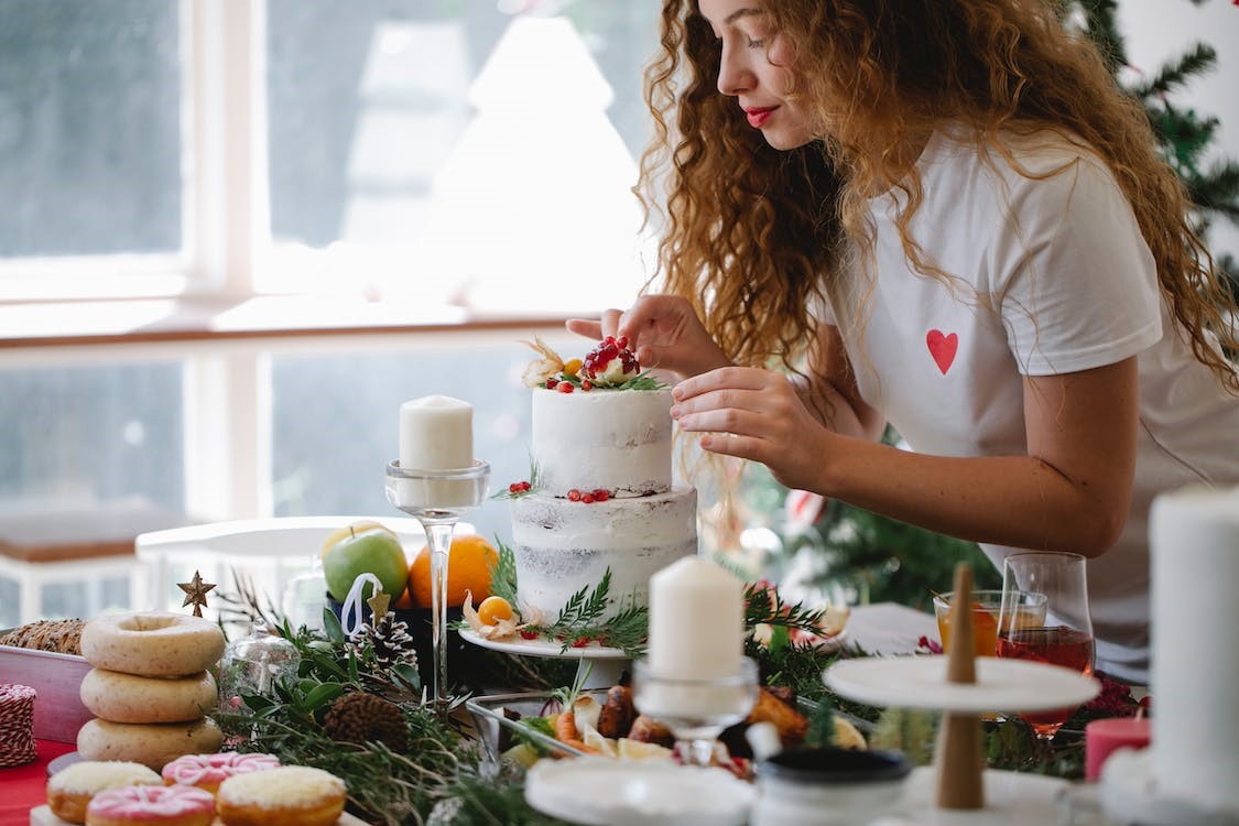 Tips To Host Holiday Guests Mindfully With Ease